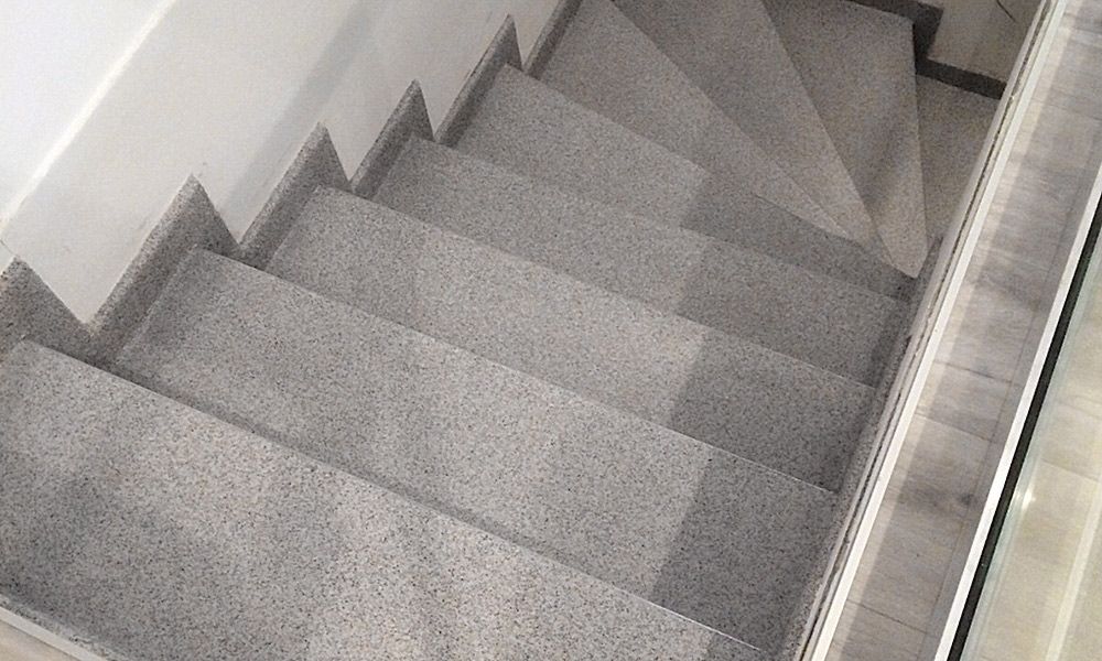 Treppe mit neuer Bodenbeschichtung